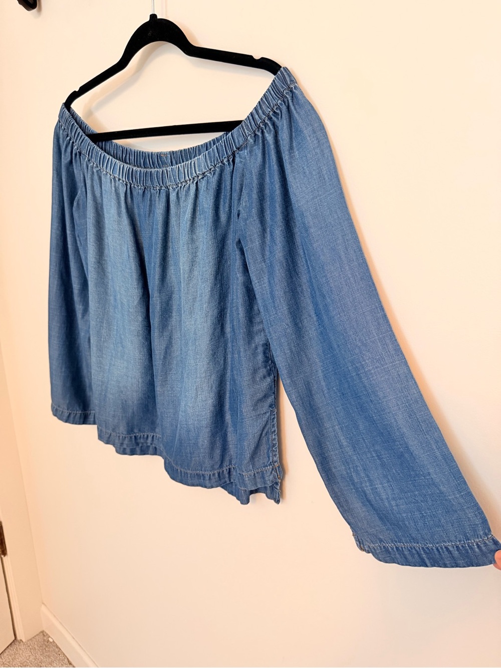 cloth & stone Denim Off-Shoulder Blouse in Blue - Picture 3 of 6